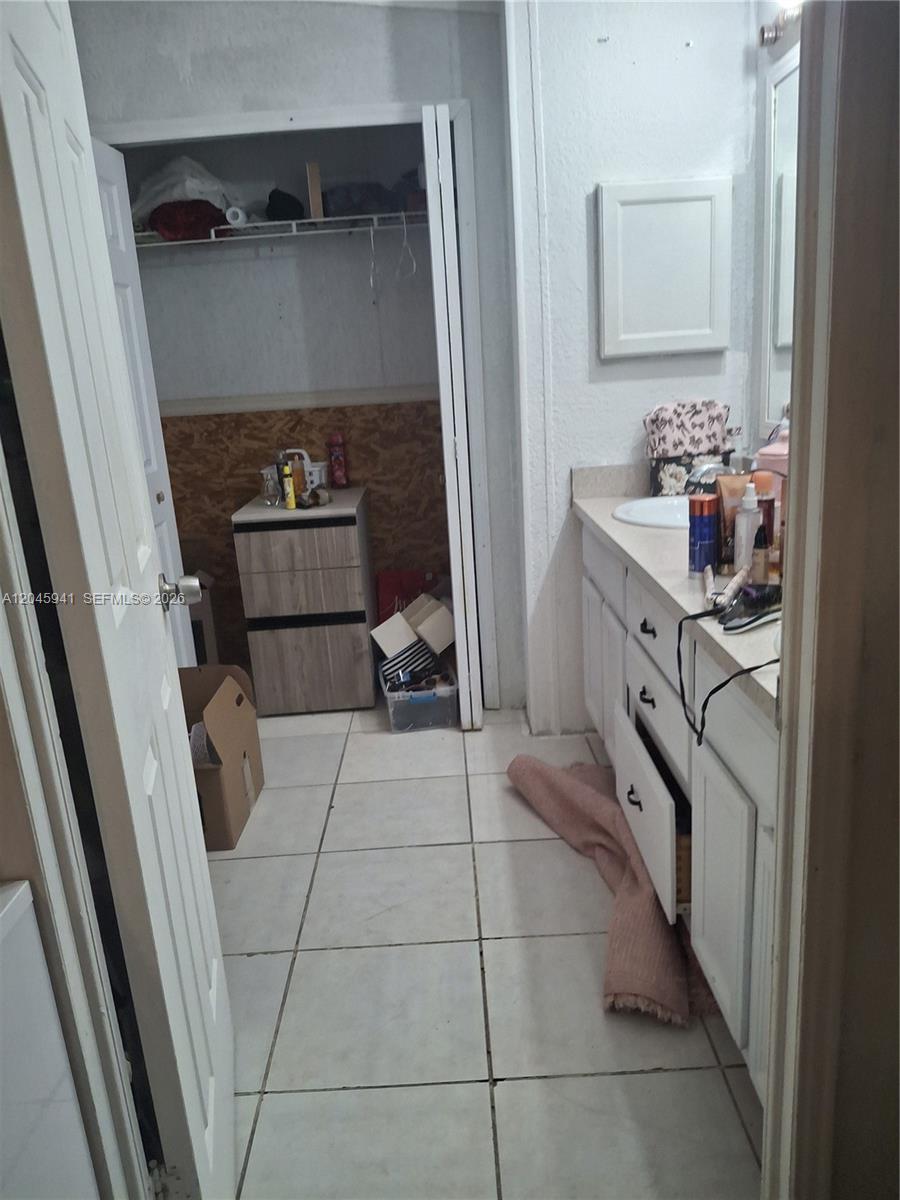Ver detalles 3 / 2 1430 sq. ft. $ 2026-08-17 0 foto