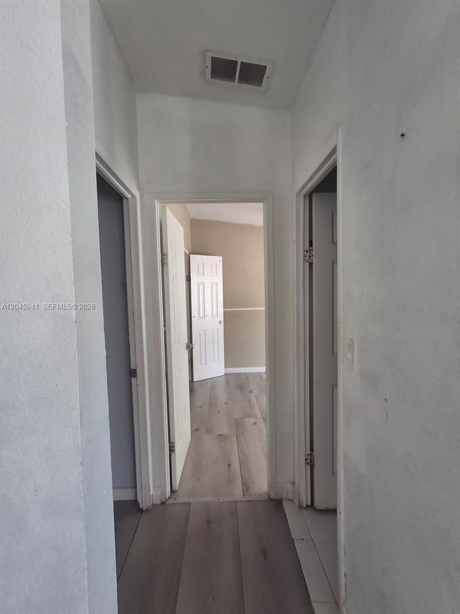 Ver detalles 3 / 2 1430 sq. ft. $ 2026-08-17 0 foto