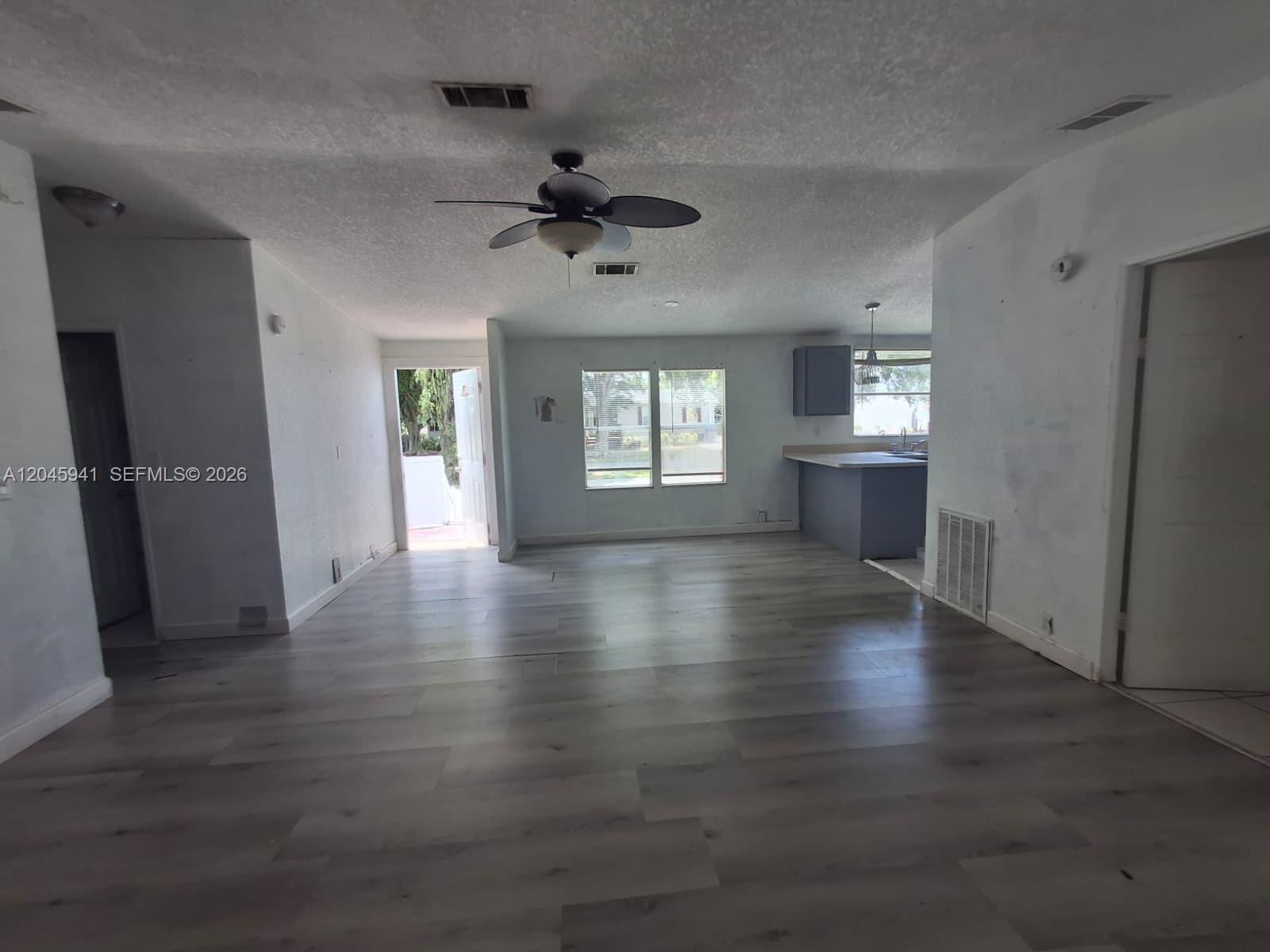 Ver detalles 3 / 2 1430 sq. ft. $ 2026-08-17 0 foto