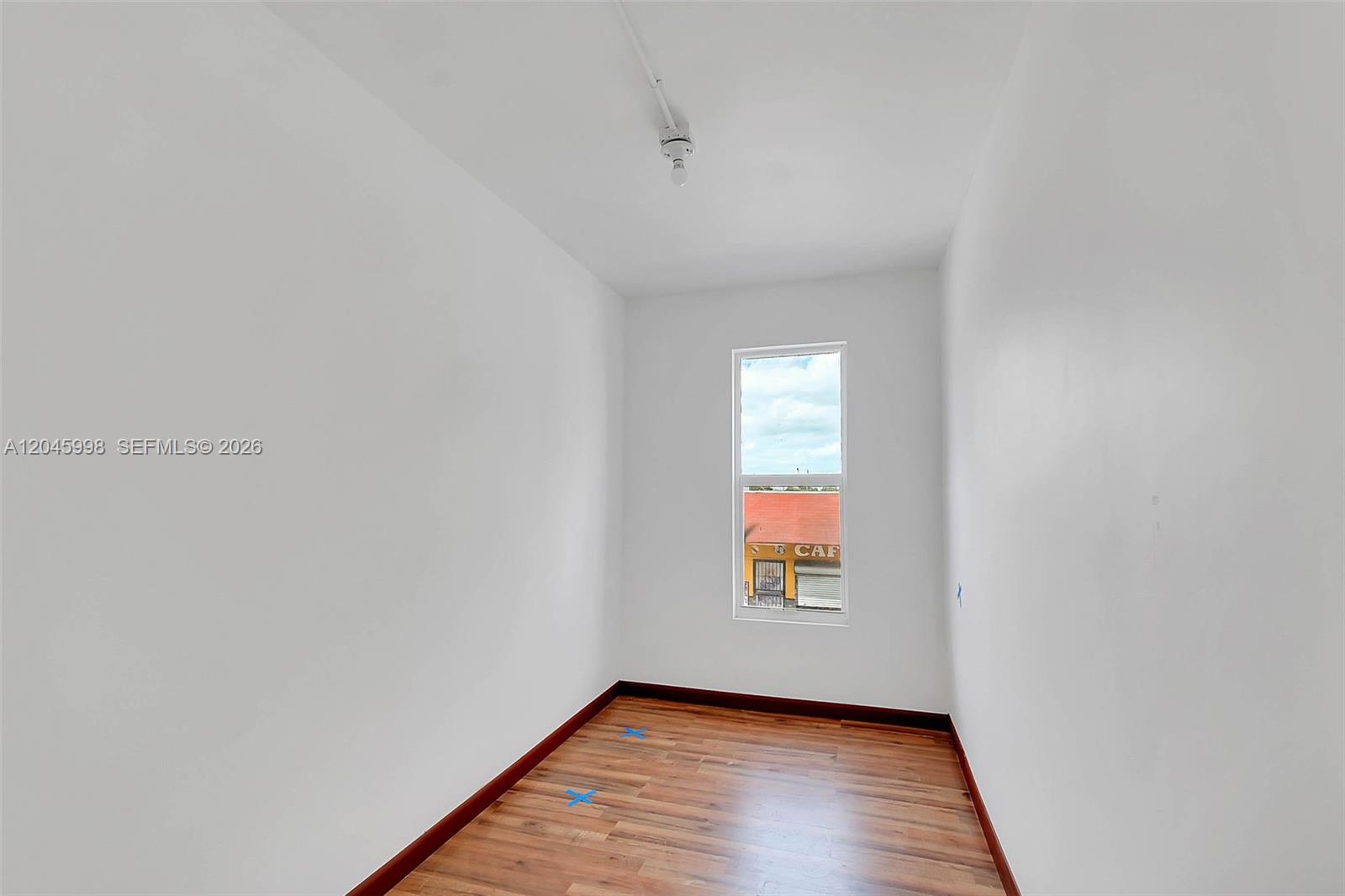   /   кв.футов $ 2026-06-30 0 Фото