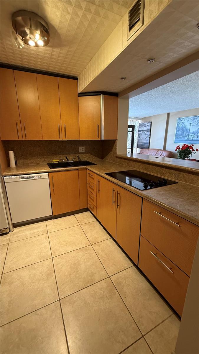 Photo of 2049 Ocean Dr  #1004, Hallandale Beach, Florida, 33009 - 
