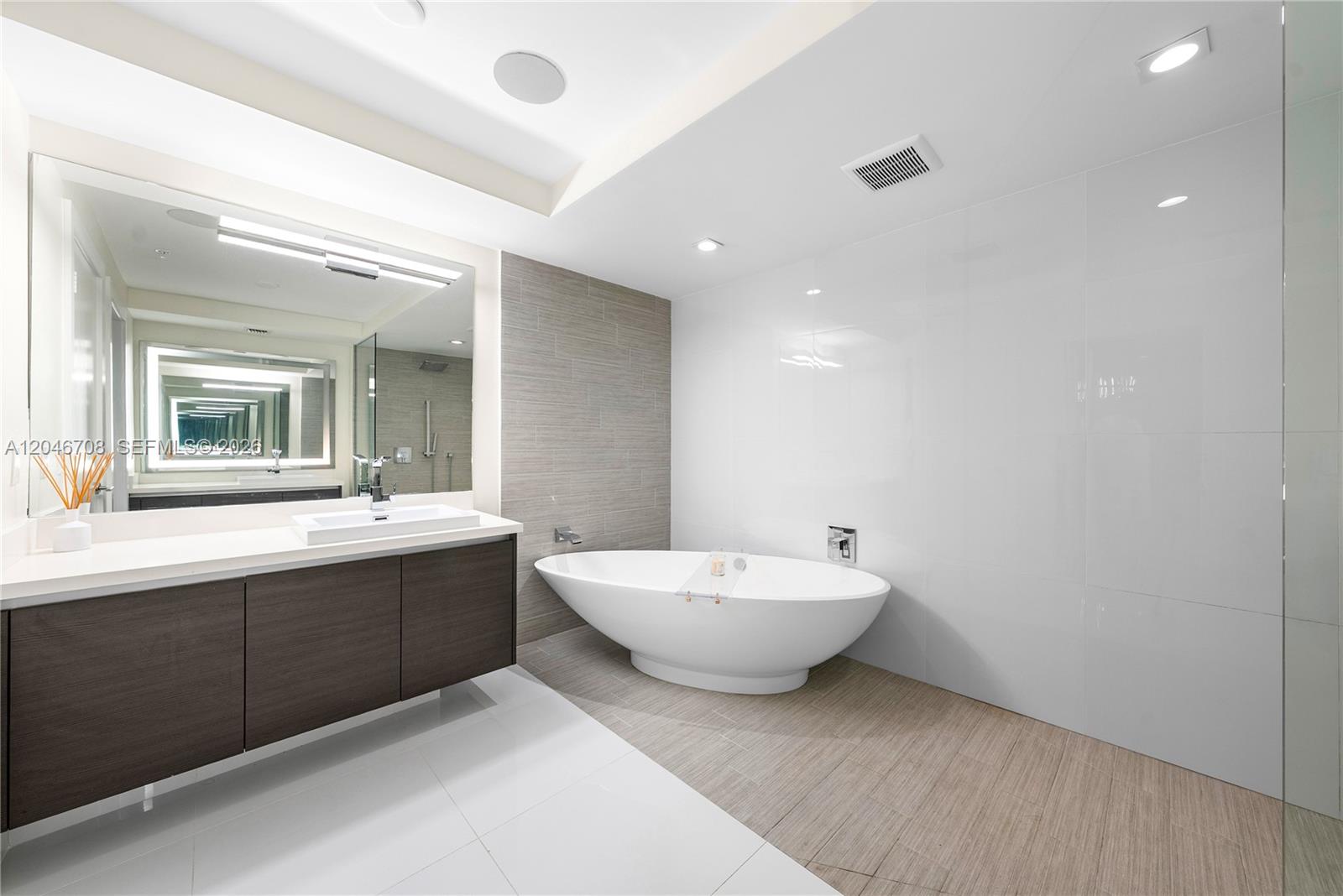 5-1708 3 / 4 1892 sq. ft. $ 2026-07-01 0 foto