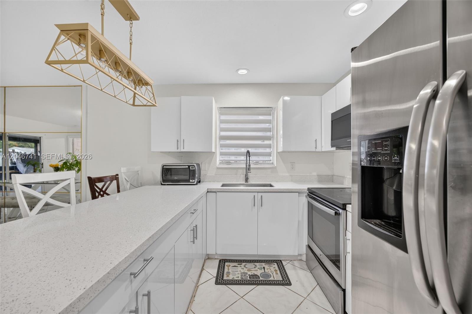 738 4 / 2 1116 sq. ft. $ 2026-07-01 0 foto
