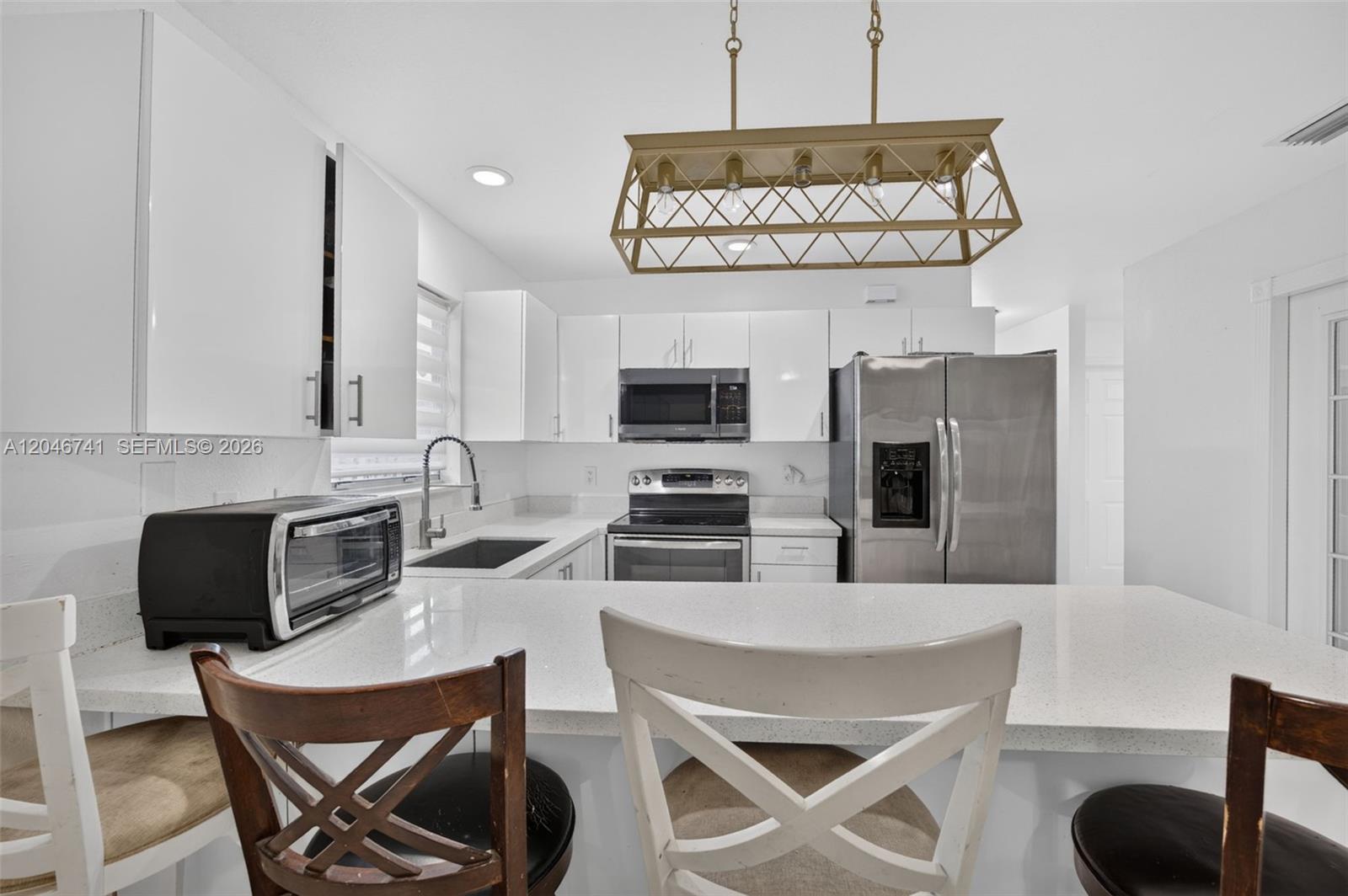 738 4 / 2 1116 sq. ft. $ 2026-07-01 0 foto