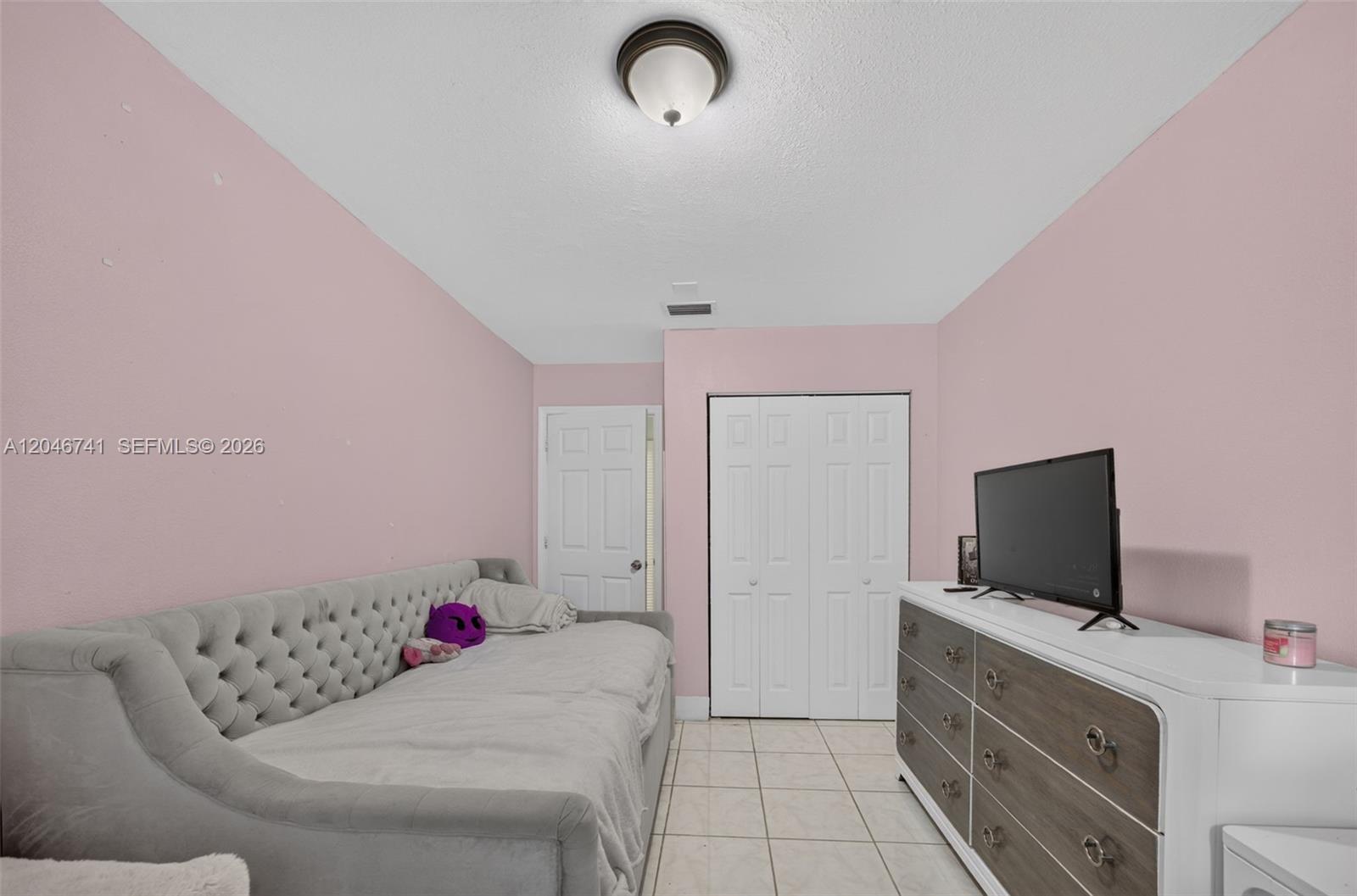 738 4 / 2 1116 sq. ft. $ 2026-07-01 0 foto