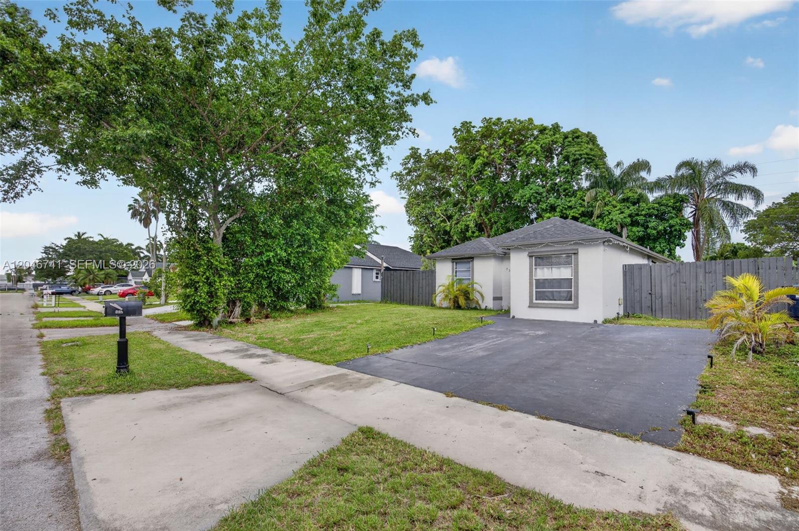738 4 / 2 1116 sq. ft. $ 2026-07-01 0 foto
