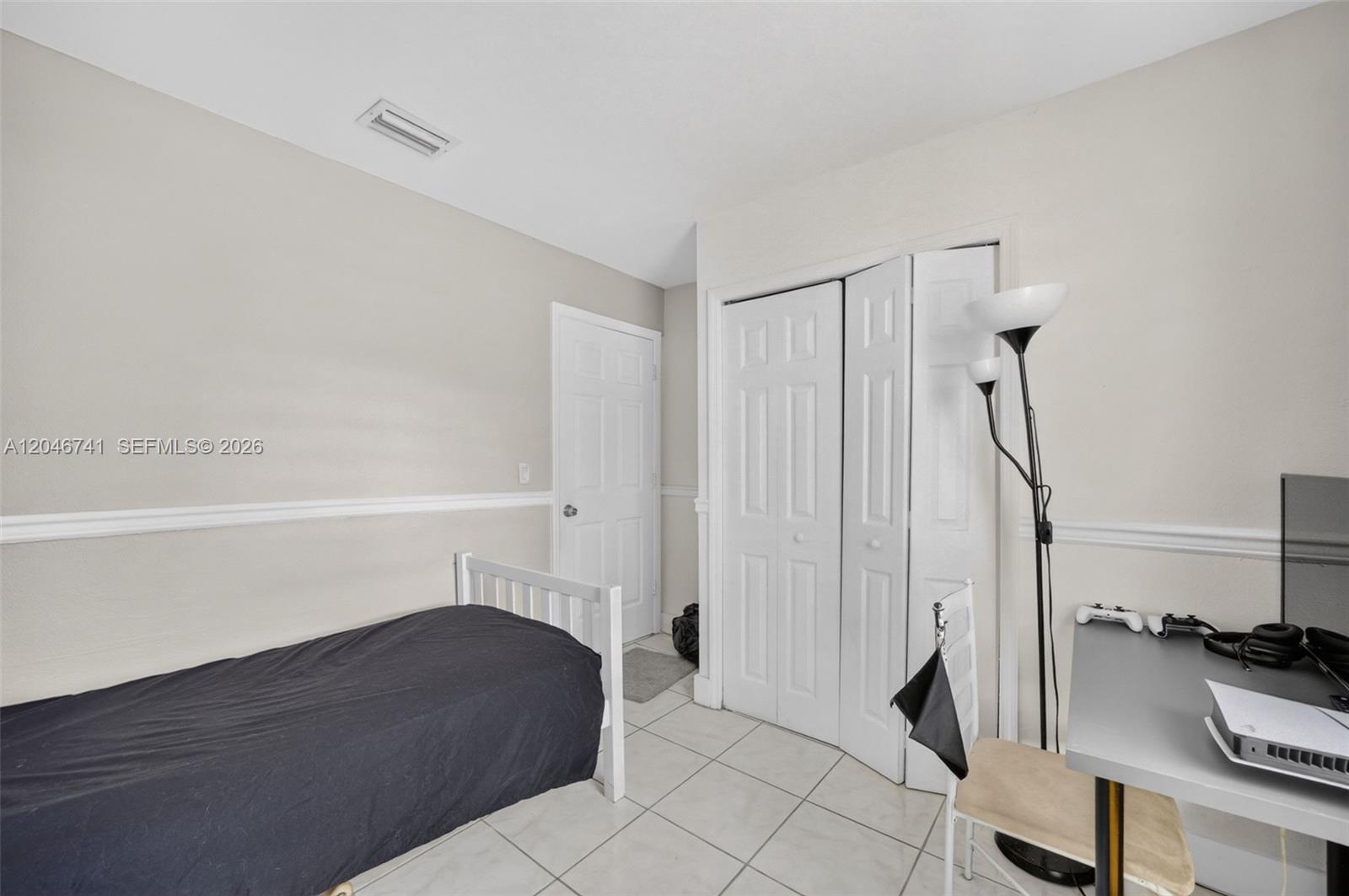 738 4 / 2 1116 sq. ft. $ 2026-07-01 0 foto