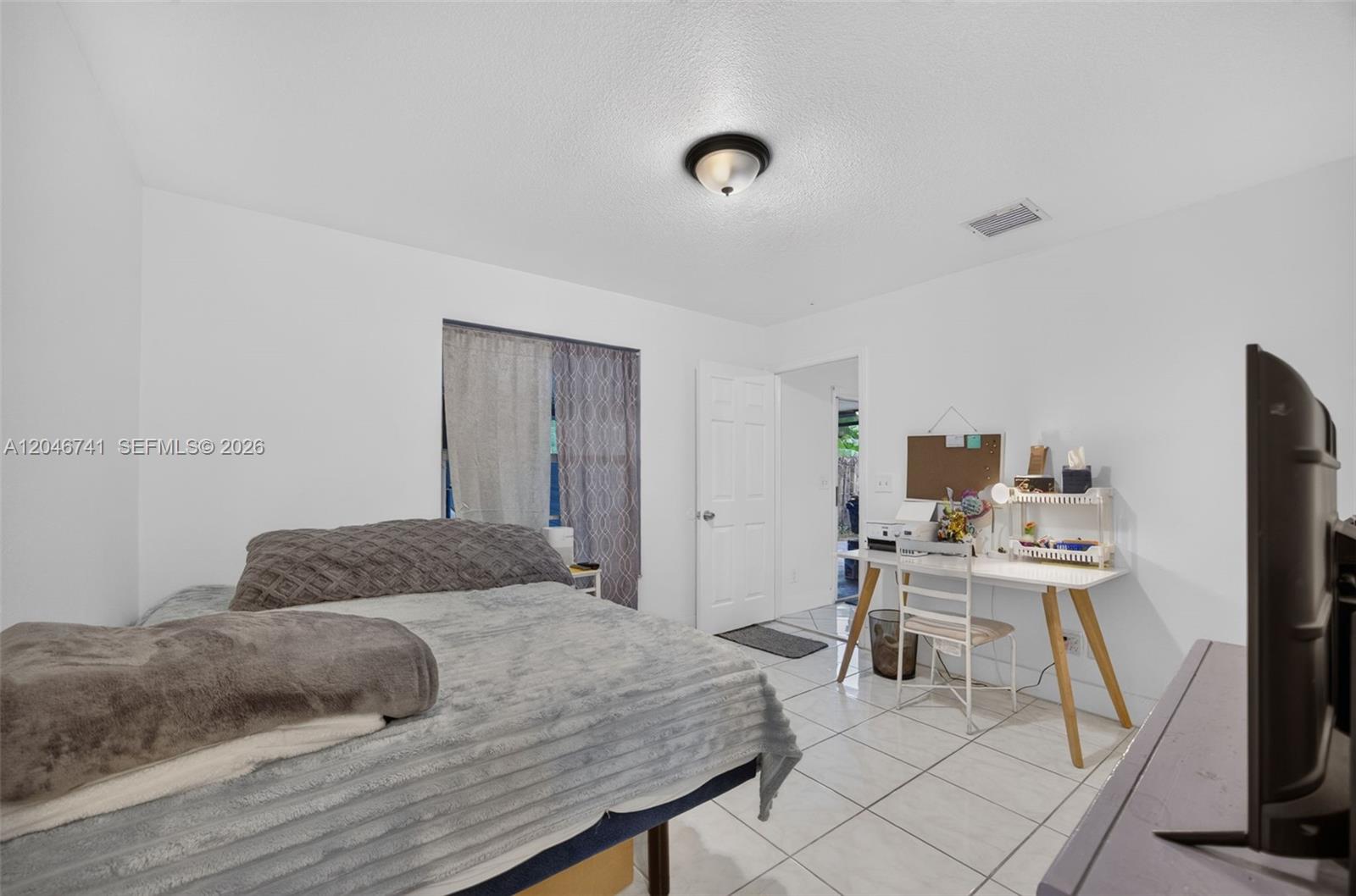 738 4 / 2 1116 sq. ft. $ 2026-07-01 0 foto