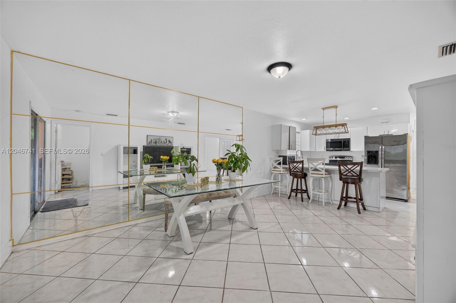 738 4 / 2 1116 sq. ft. $ 2026-07-01 0 foto