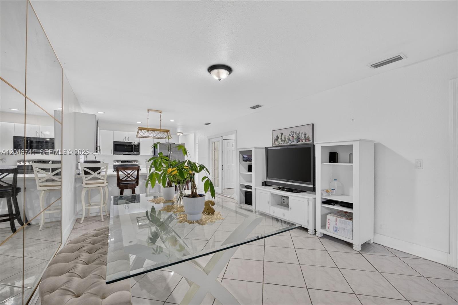 738 4 / 2 1116 sq. ft. $ 2026-07-01 0 foto