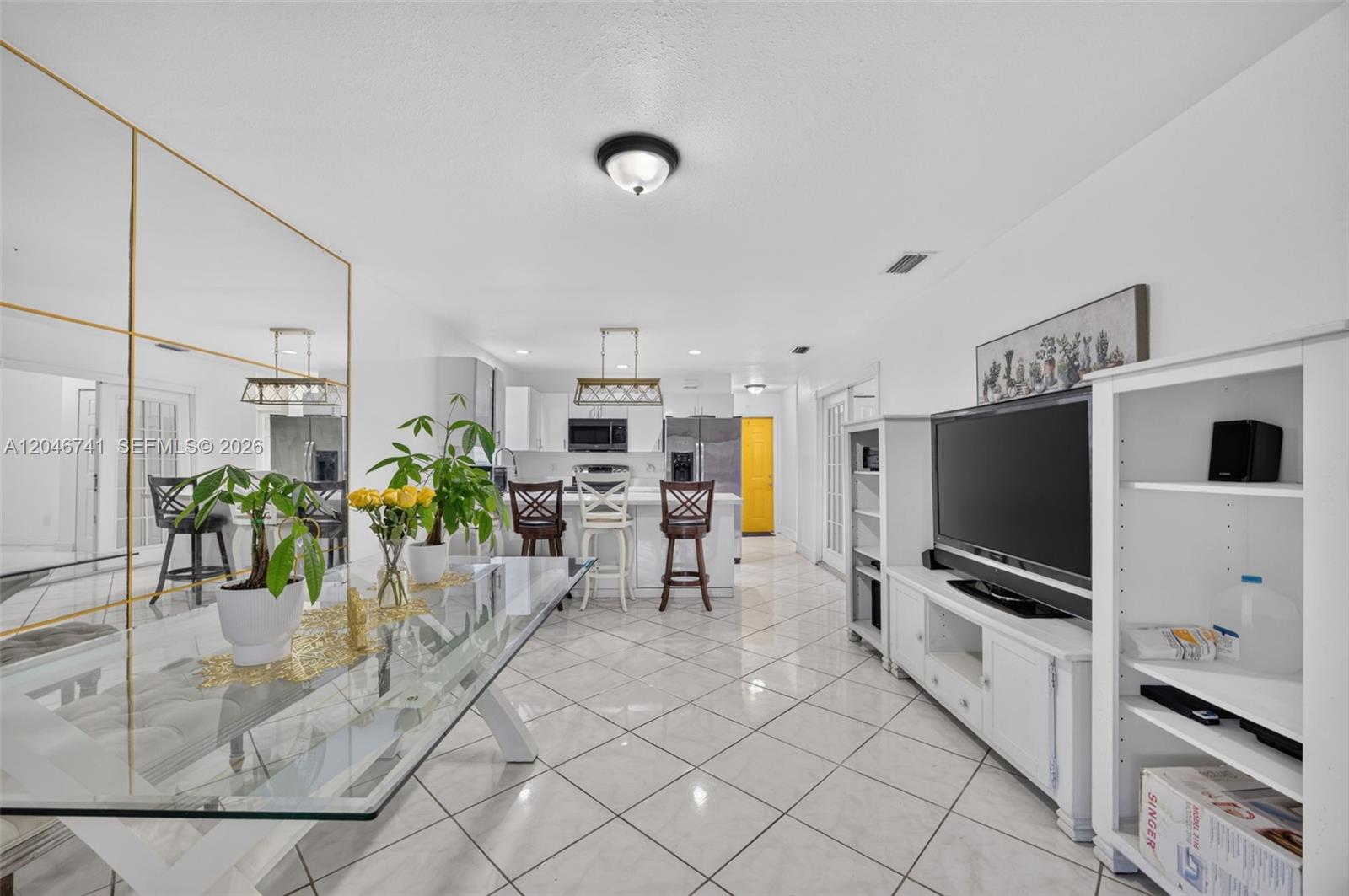 738 4 / 2 1116 sq. ft. $ 2026-07-01 0 foto