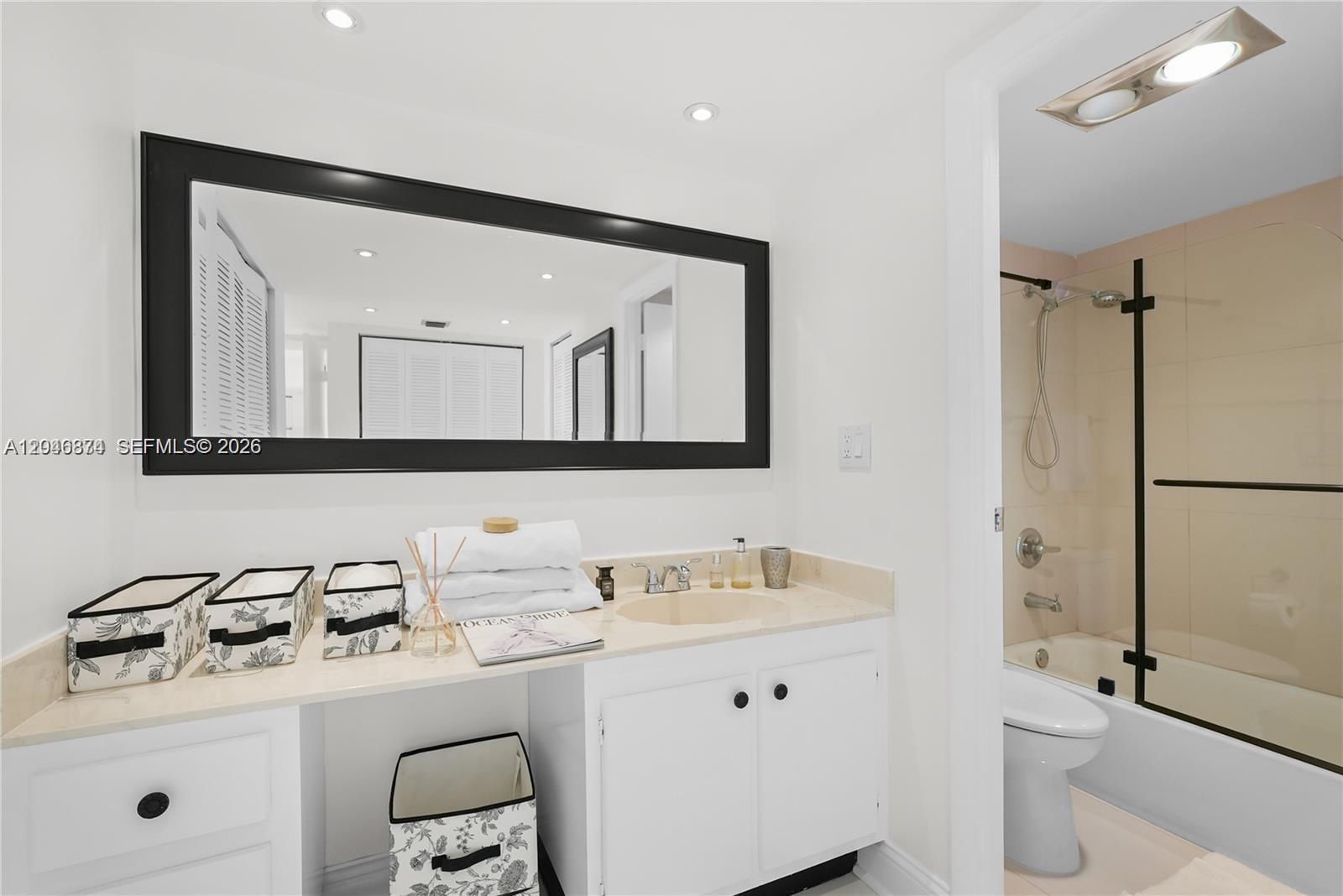 Photo of 20301 Country Club Dr #1226, Aventura, Florida, 33180 - Master Bathroom