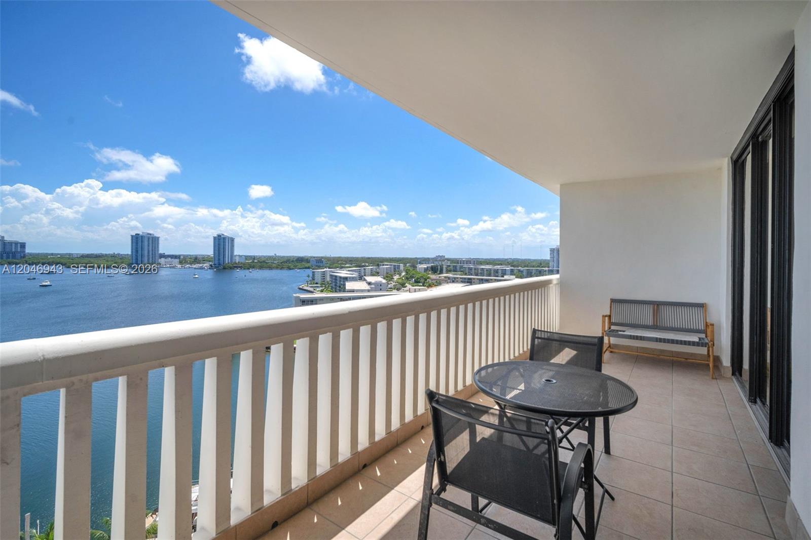 Ver detalles 1206 3 / 3 1696 sq. ft. $ 2026-07-02 0 foto