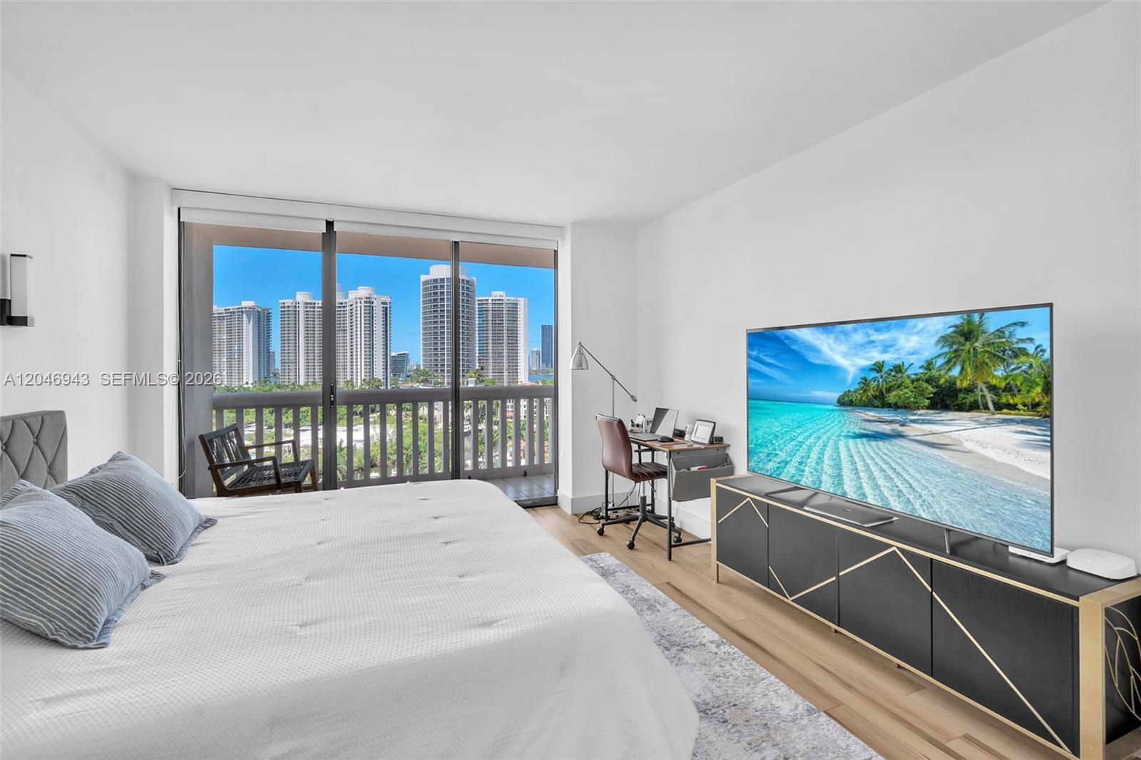 Ver detalles 1206 3 / 3 1696 sq. ft. $ 2026-07-02 0 foto