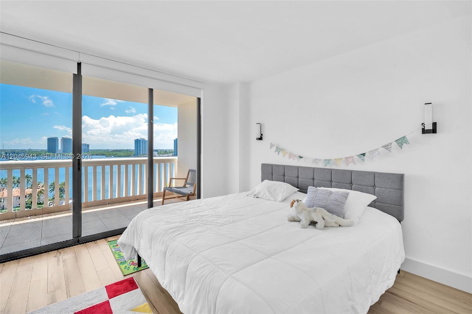 Ver detalles 1206 3 / 3 1696 sq. ft. $ 2026-07-02 0 foto