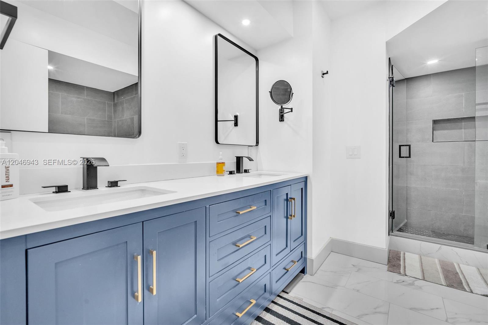 Ver detalles 1206 3 / 3 1696 sq. ft. $ 2026-07-02 0 foto