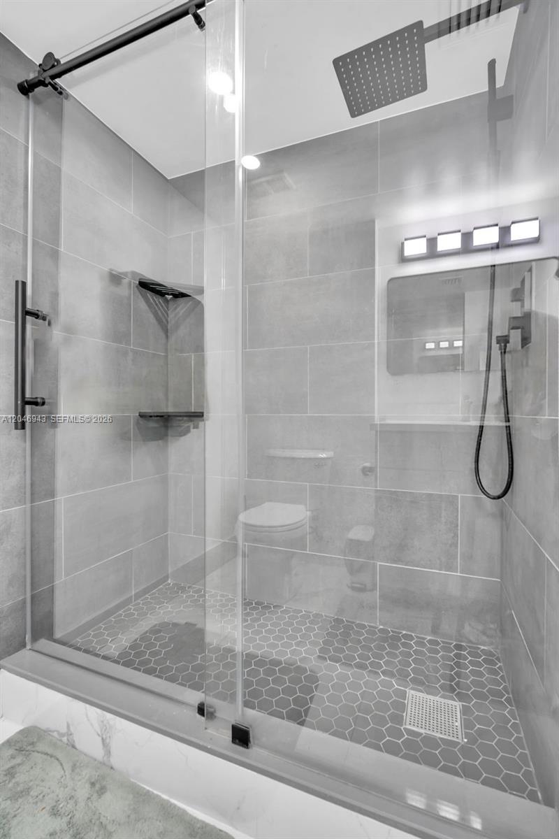 Ver detalles 1206 3 / 3 1696 sq. ft. $ 2026-07-02 0 foto