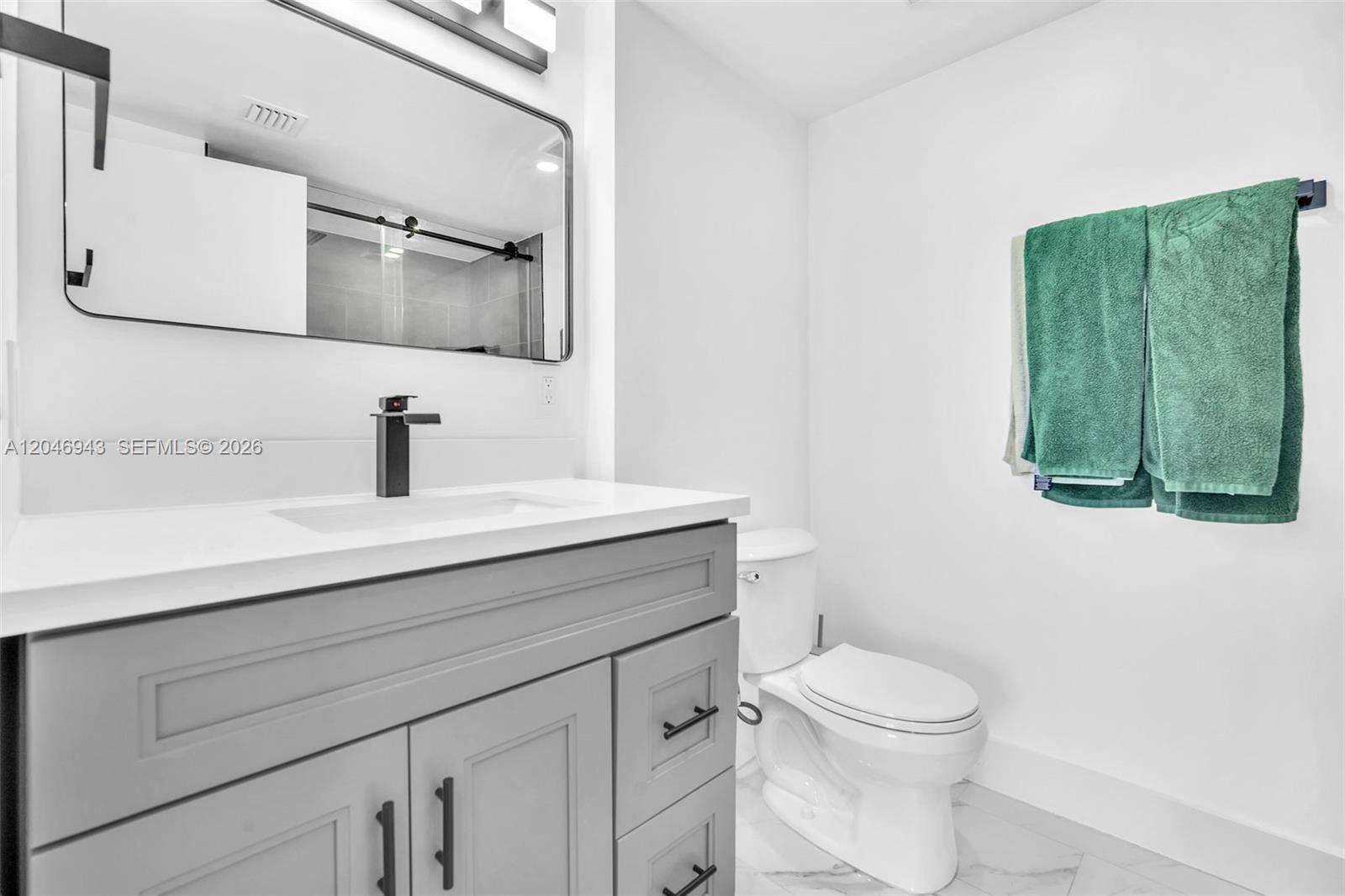 Ver detalles 1206 3 / 3 1696 sq. ft. $ 2026-07-02 0 foto