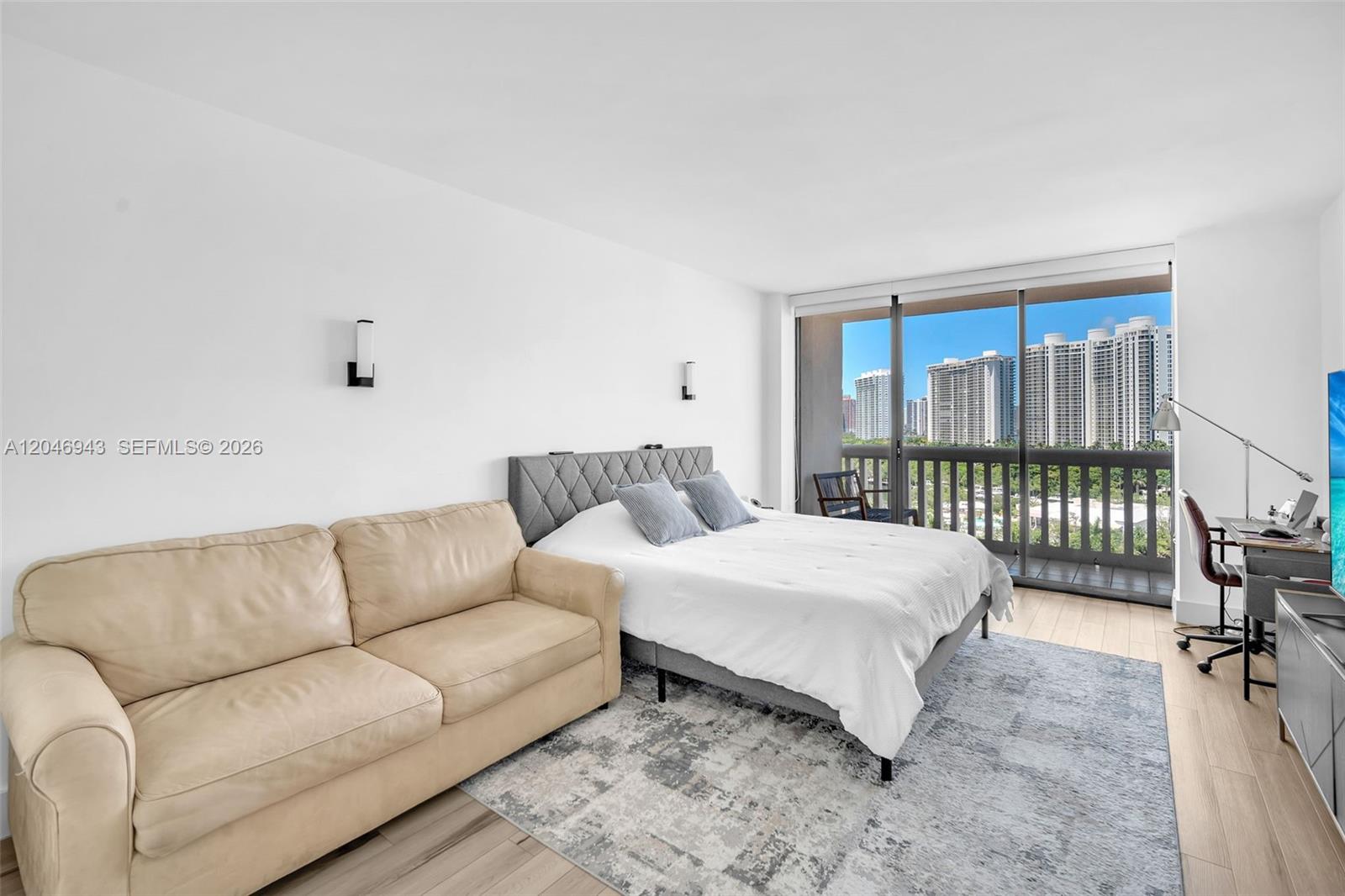 Ver detalles 1206 3 / 3 1696 sq. ft. $ 2026-07-02 0 foto