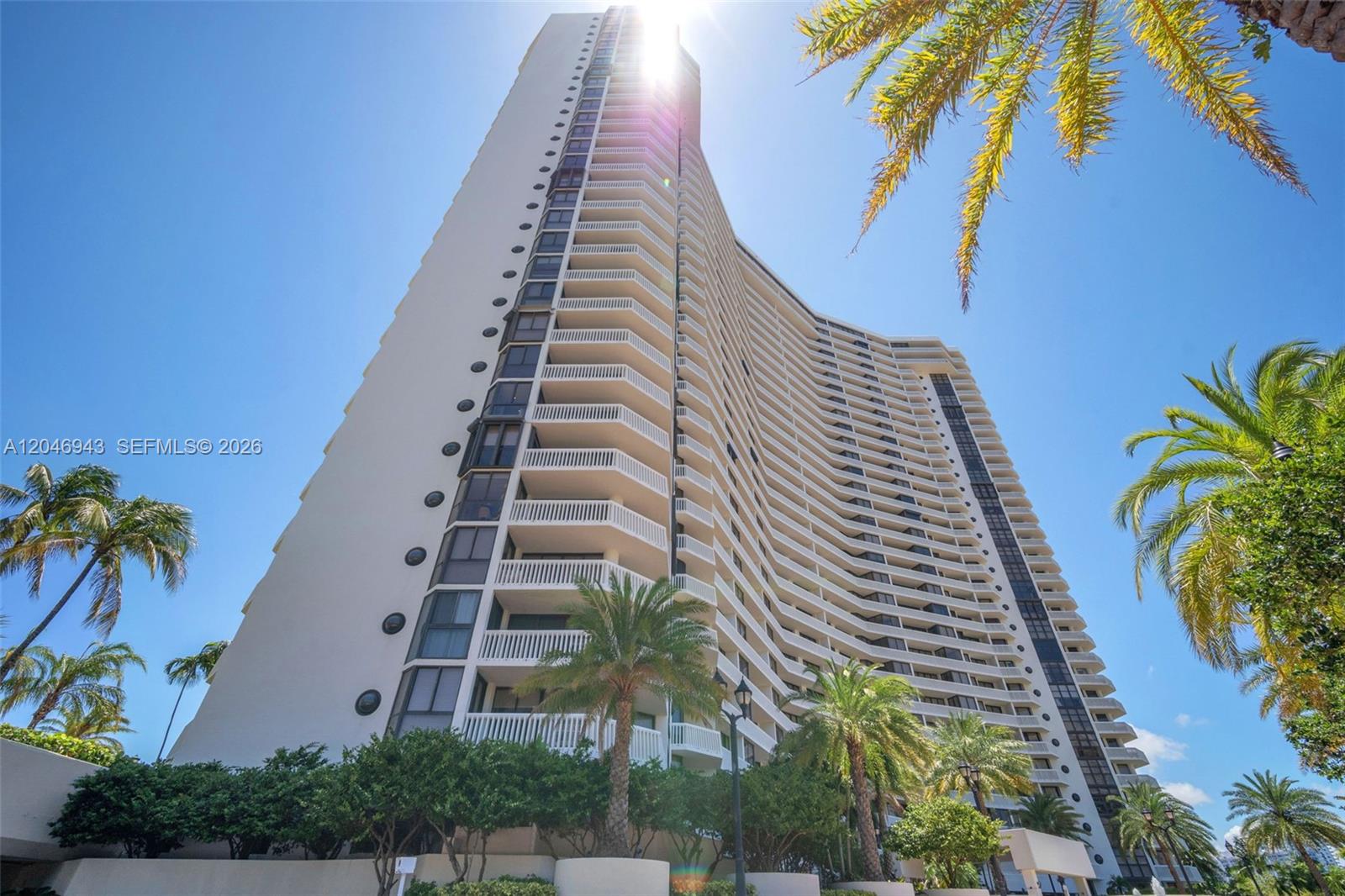 Ver detalles 1206 3 / 3 1696 sq. ft. $ 2026-07-02 0 foto
