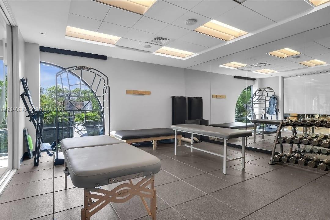 Ver detalles 1206 3 / 3 1696 sq. ft. $ 2026-07-02 0 foto