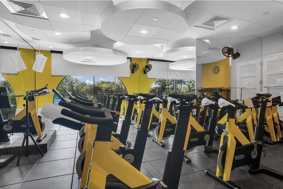 Ver detalles 1206 3 / 3 1696 sq. ft. $ 2026-07-02 0 foto