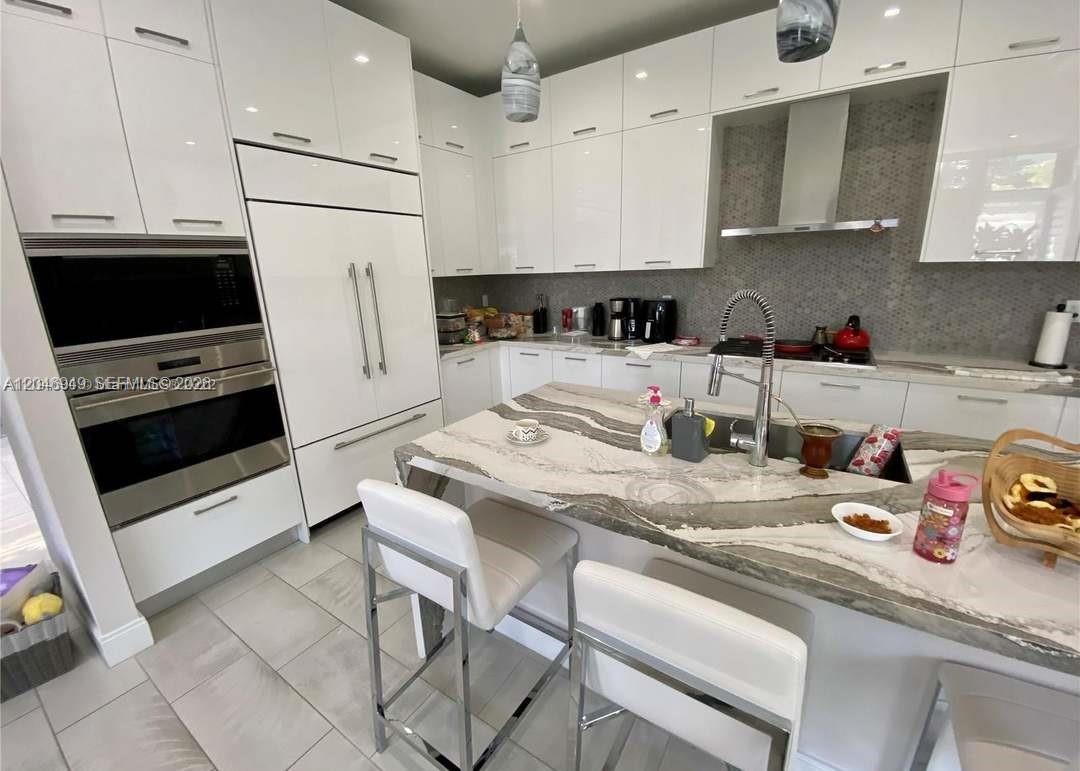 8256 4 / 4 2844 sq. ft. $ 2026-07-02 0 foto