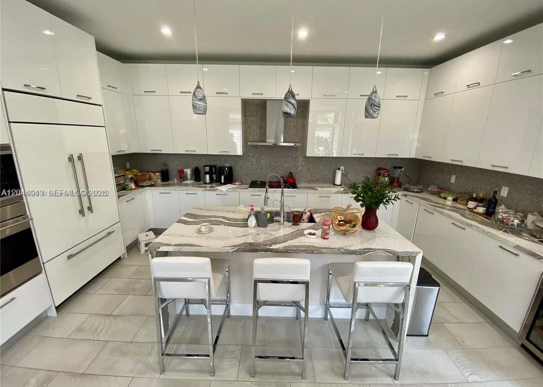 8256 4 / 4 2844 sq. ft. $ 2026-07-02 0 foto