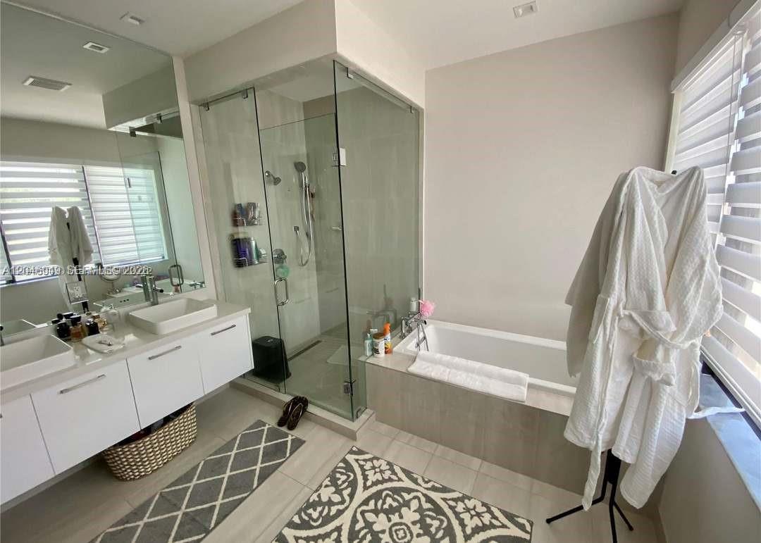 8256 4 / 4 2844 sq. ft. $ 2026-07-02 0 foto
