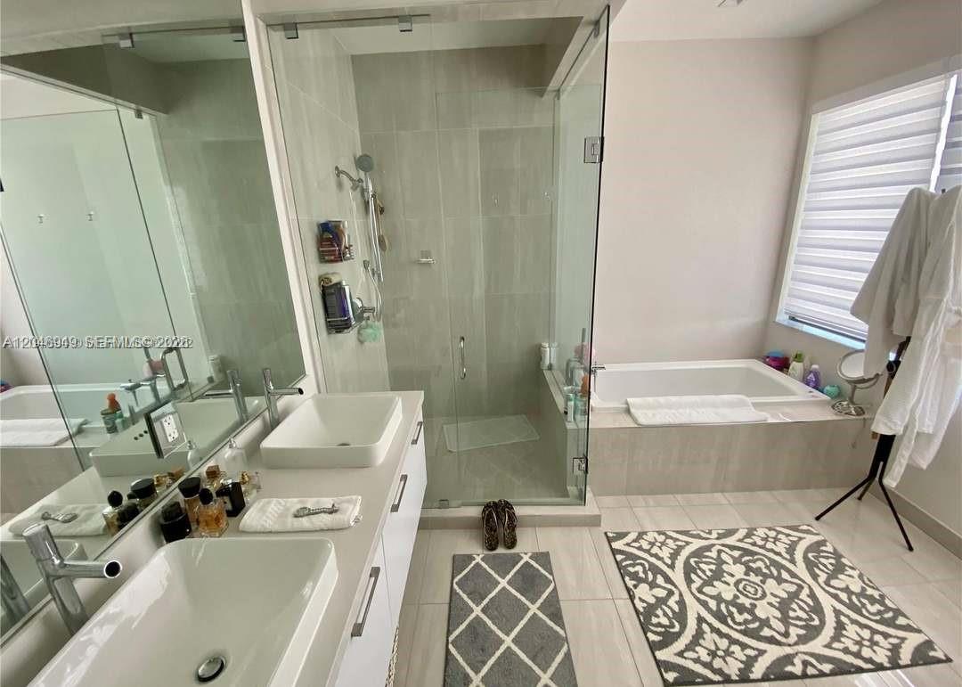8256 4 / 4 2844 sq. ft. $ 2026-07-02 0 foto