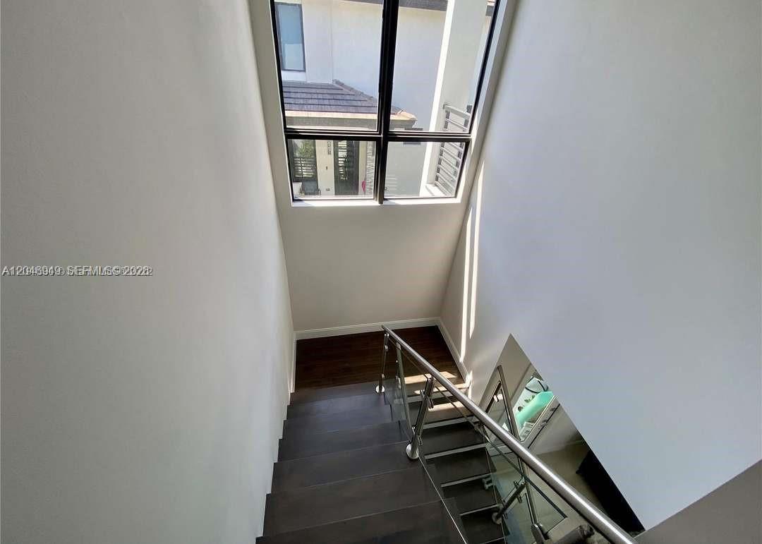 8256 4 / 4 2844 sq. ft. $ 2026-07-02 0 foto
