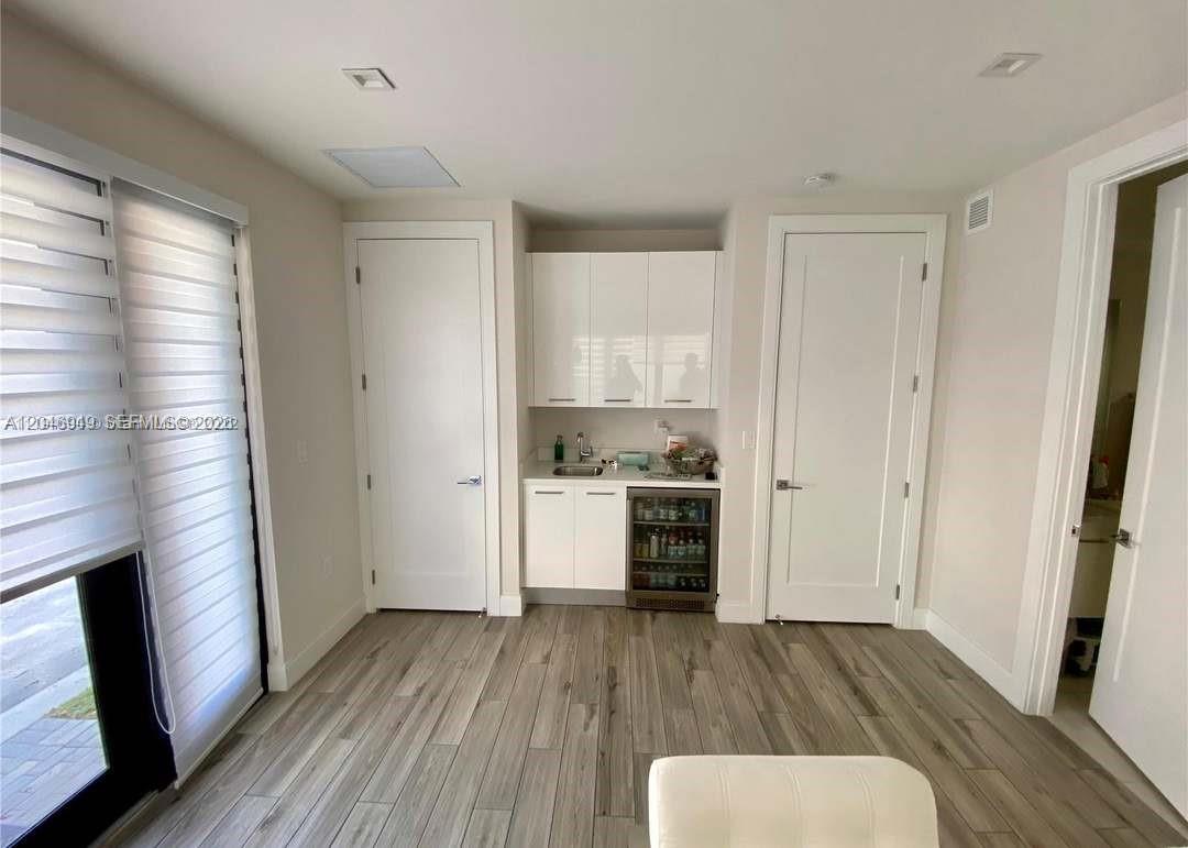 8256 4 / 4 2844 sq. ft. $ 2026-07-02 0 foto