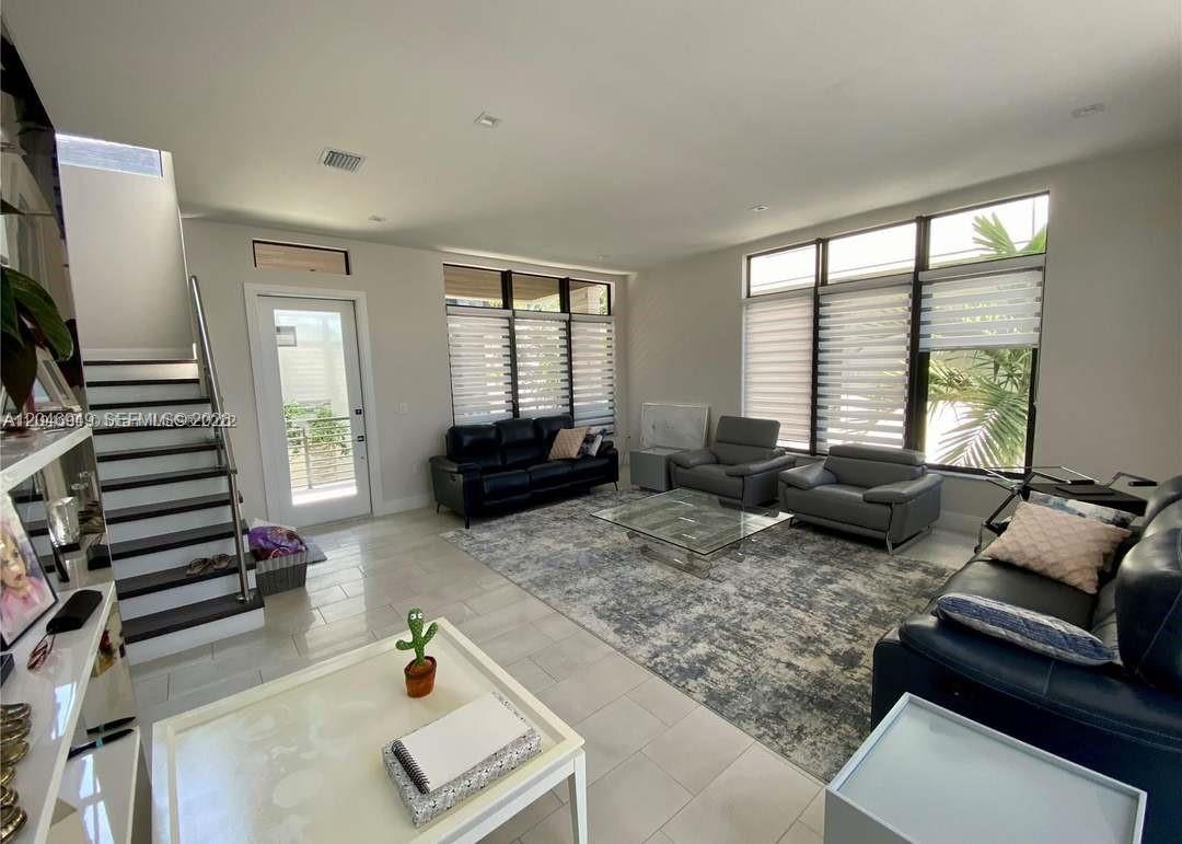 8256 4 / 4 2844 sq. ft. $ 2026-07-02 0 foto