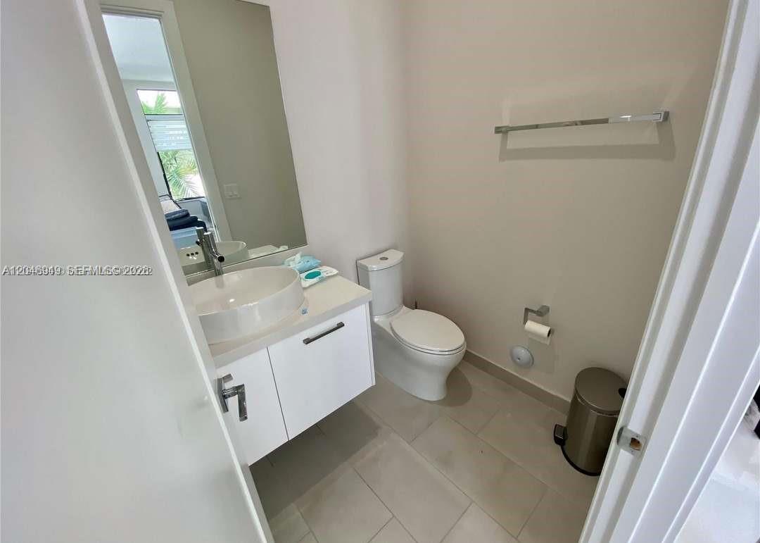 8256 4 / 4 2844 sq. ft. $ 2026-07-02 0 foto