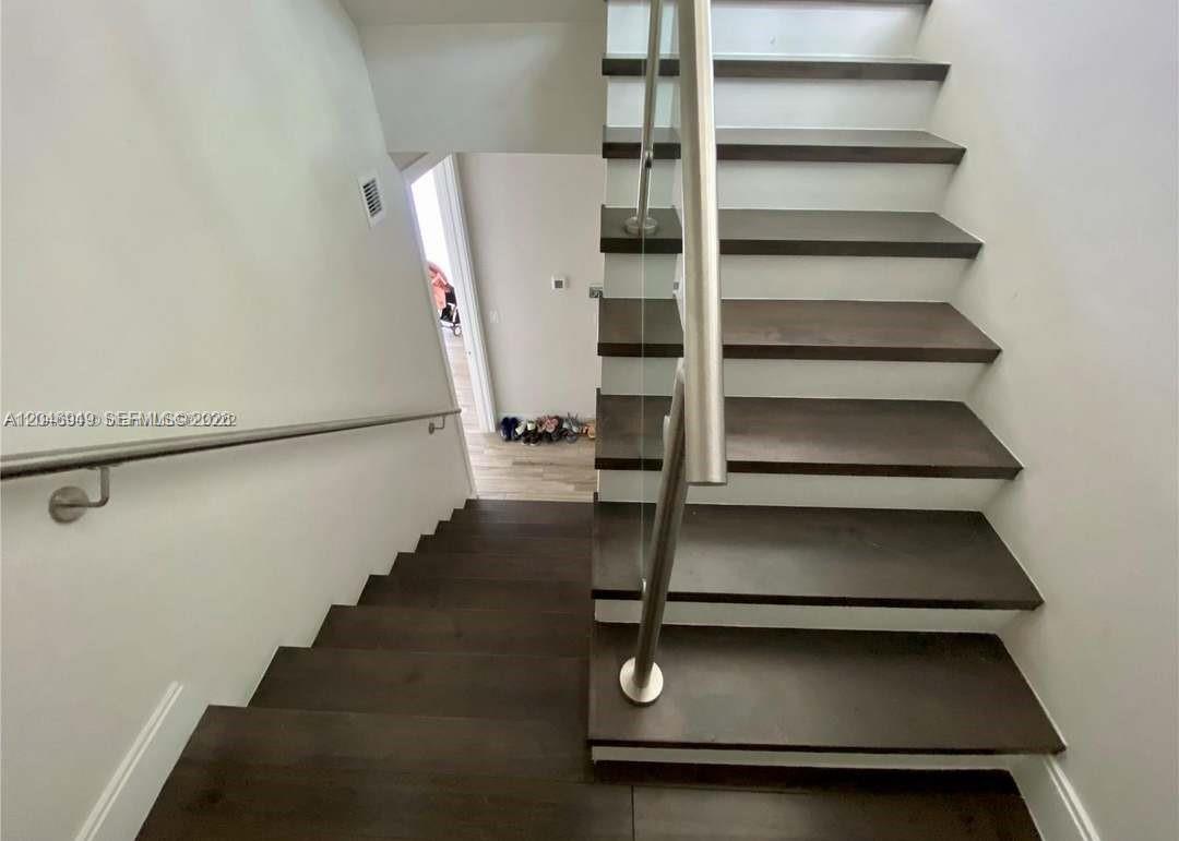 8256 4 / 4 2844 sq. ft. $ 2026-07-02 0 foto
