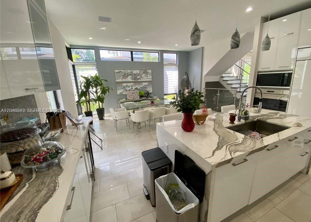 8256 4 / 4 2844 sq. ft. $ 2026-07-02 0 foto