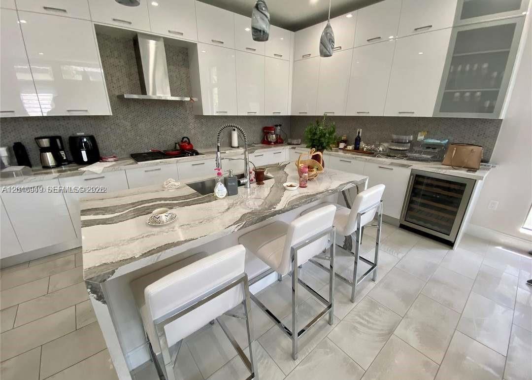 8256 4 / 4 2844 sq. ft. $ 2026-07-02 0 foto