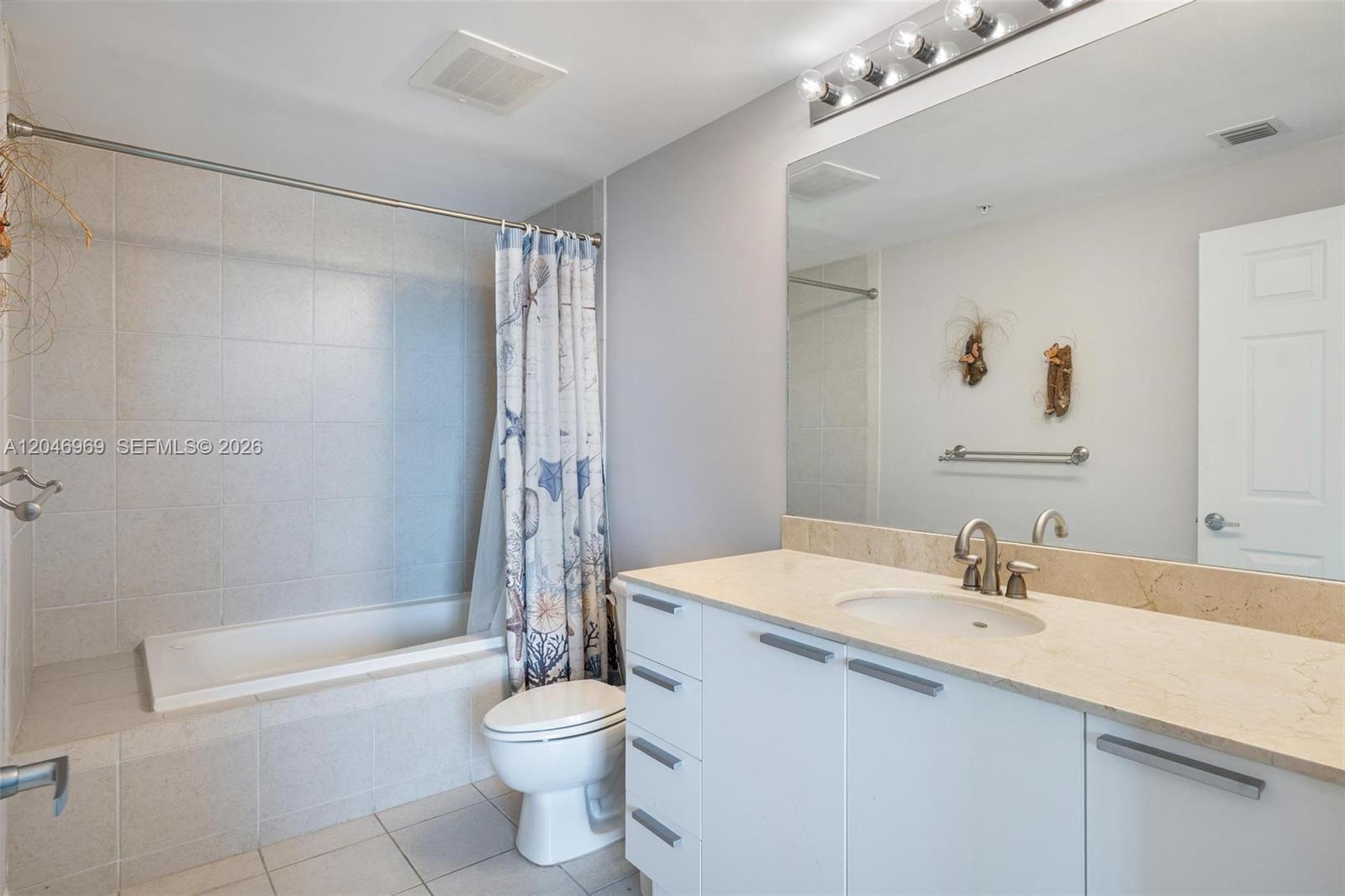 Photo of 140 Dixie Hwy #609, Hollywood, Florida, 33020 - shower tub combo in primary bathroom