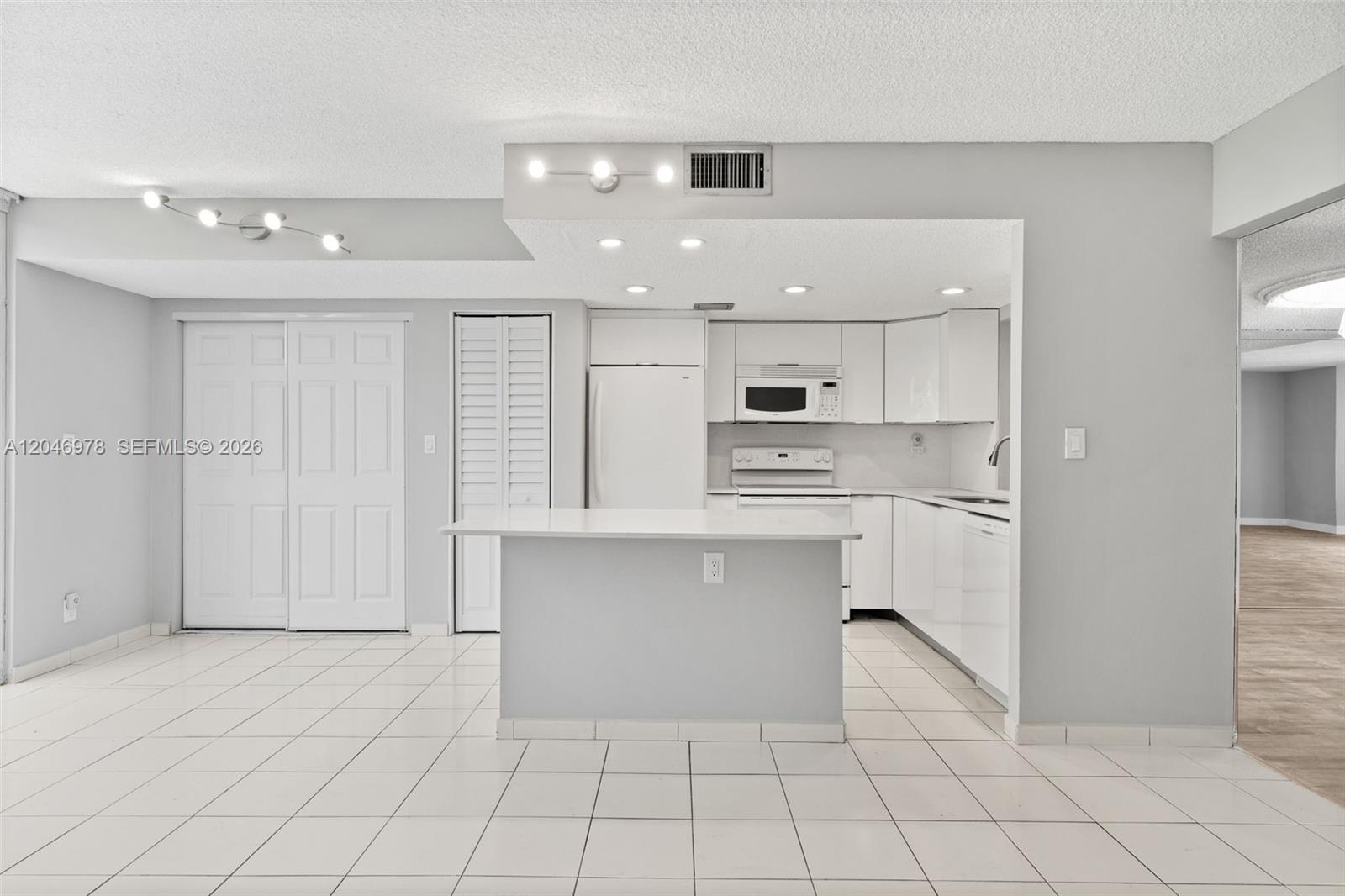 Photo of 2408 10th St #122, Hallandale Beach, Florida, 33009 -