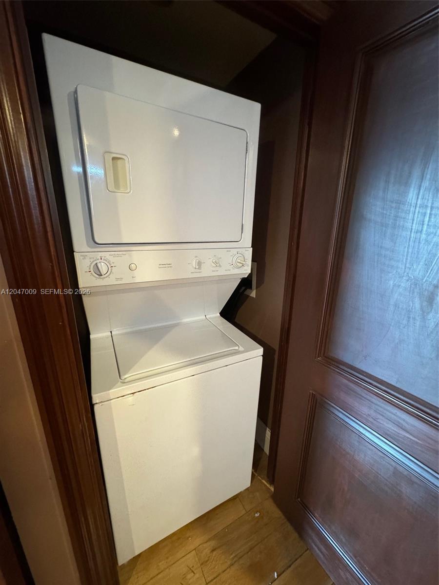 Photo of 3901 Ocean Dr #7O, Hollywood, Florida, 33019 - washer & dryer