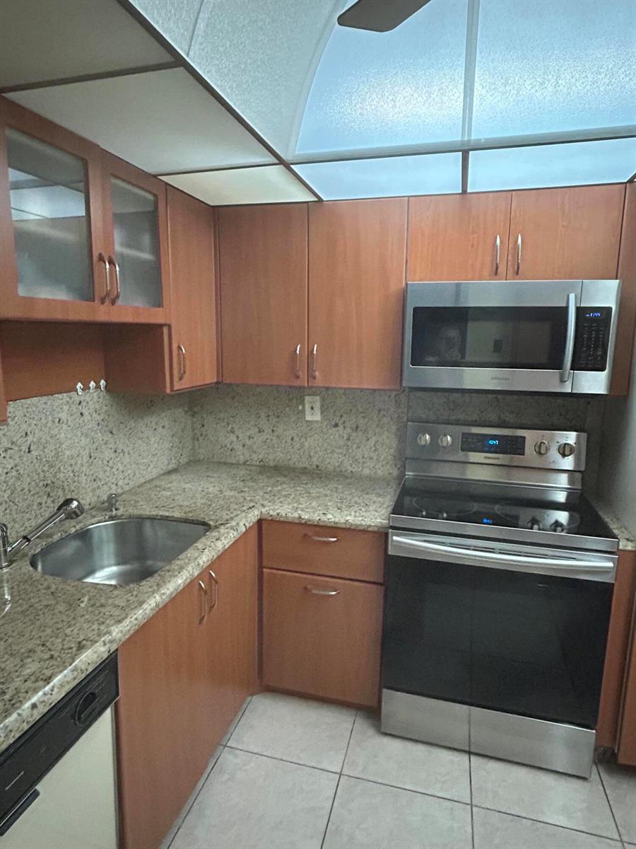Photo of 1833 Ocean #205, Hallandale Beach, Florida, 33009 - IMG_0600