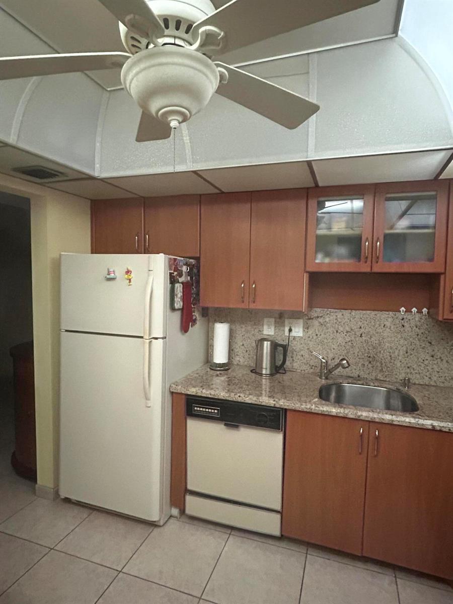 Photo of 1833 Ocean #205, Hallandale Beach, Florida, 33009 - IMG_0599