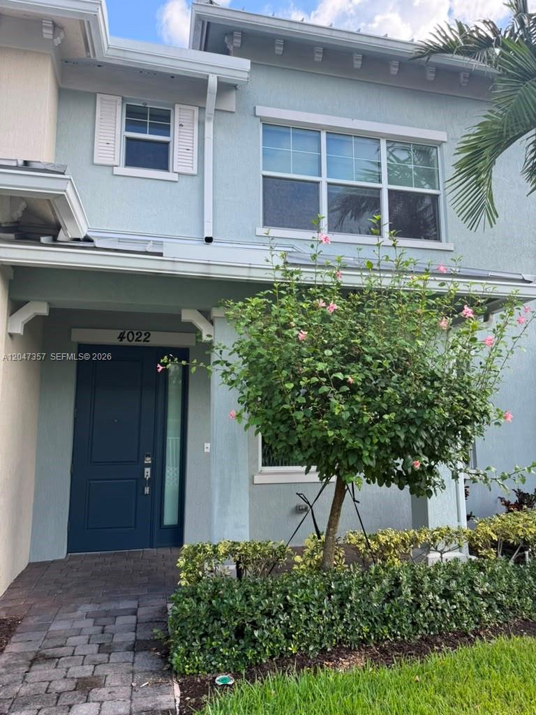 See details 4022 3 / 3 1421 sq. ft. $ 2026-07-02 0 Photo