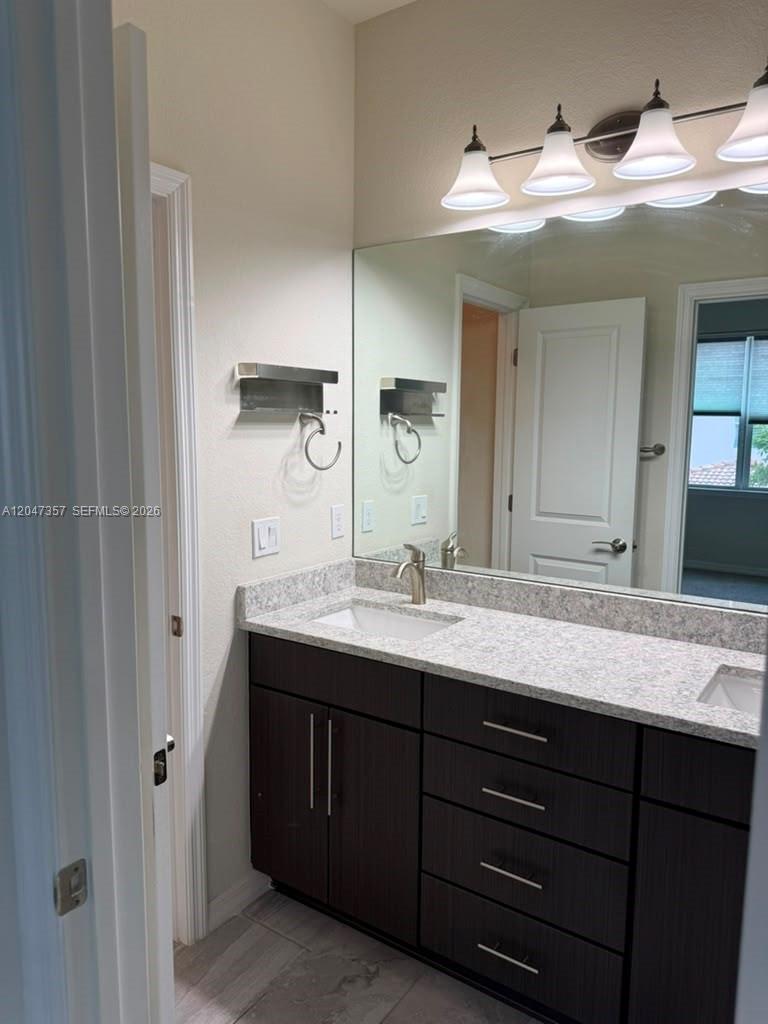 See details 4022 3 / 3 1421 sq. ft. $ 2026-07-02 0 Photo