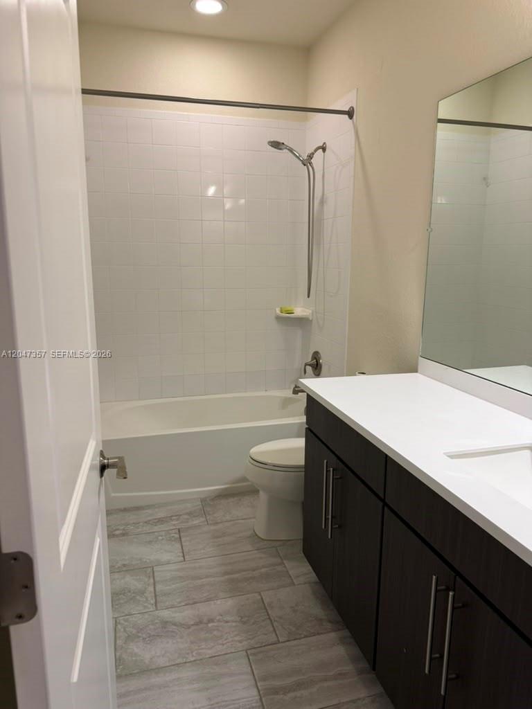 See details 4022 3 / 3 1421 sq. ft. $ 2026-07-02 0 Photo