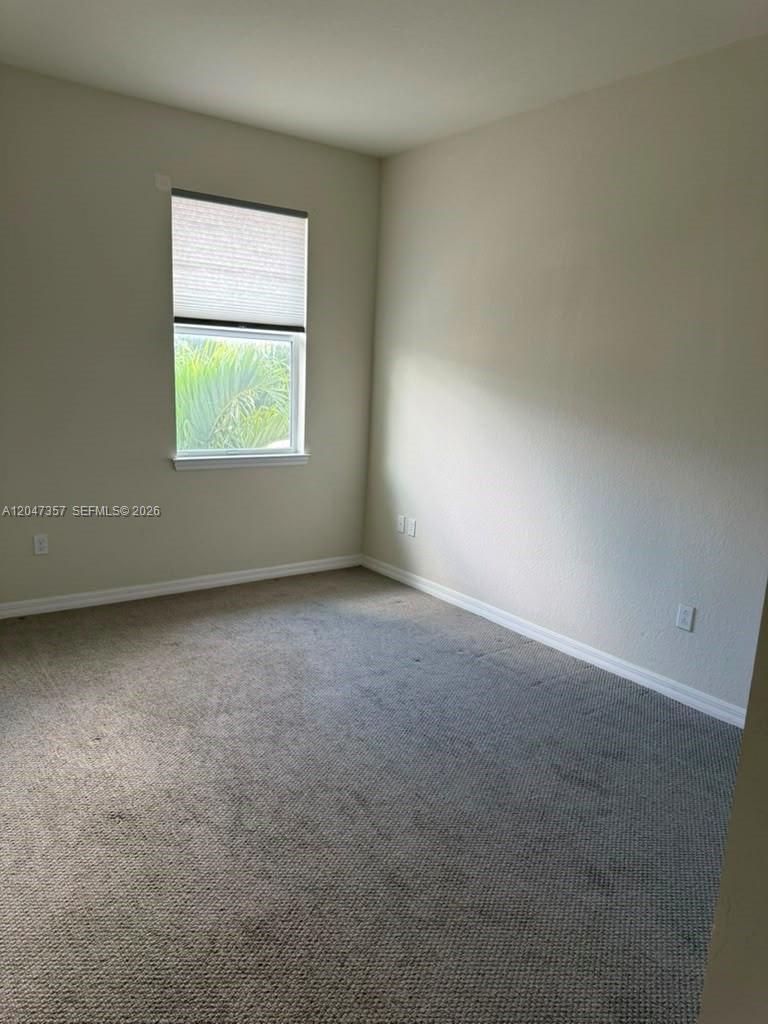 See details 4022 3 / 3 1421 sq. ft. $ 2026-07-02 0 Photo