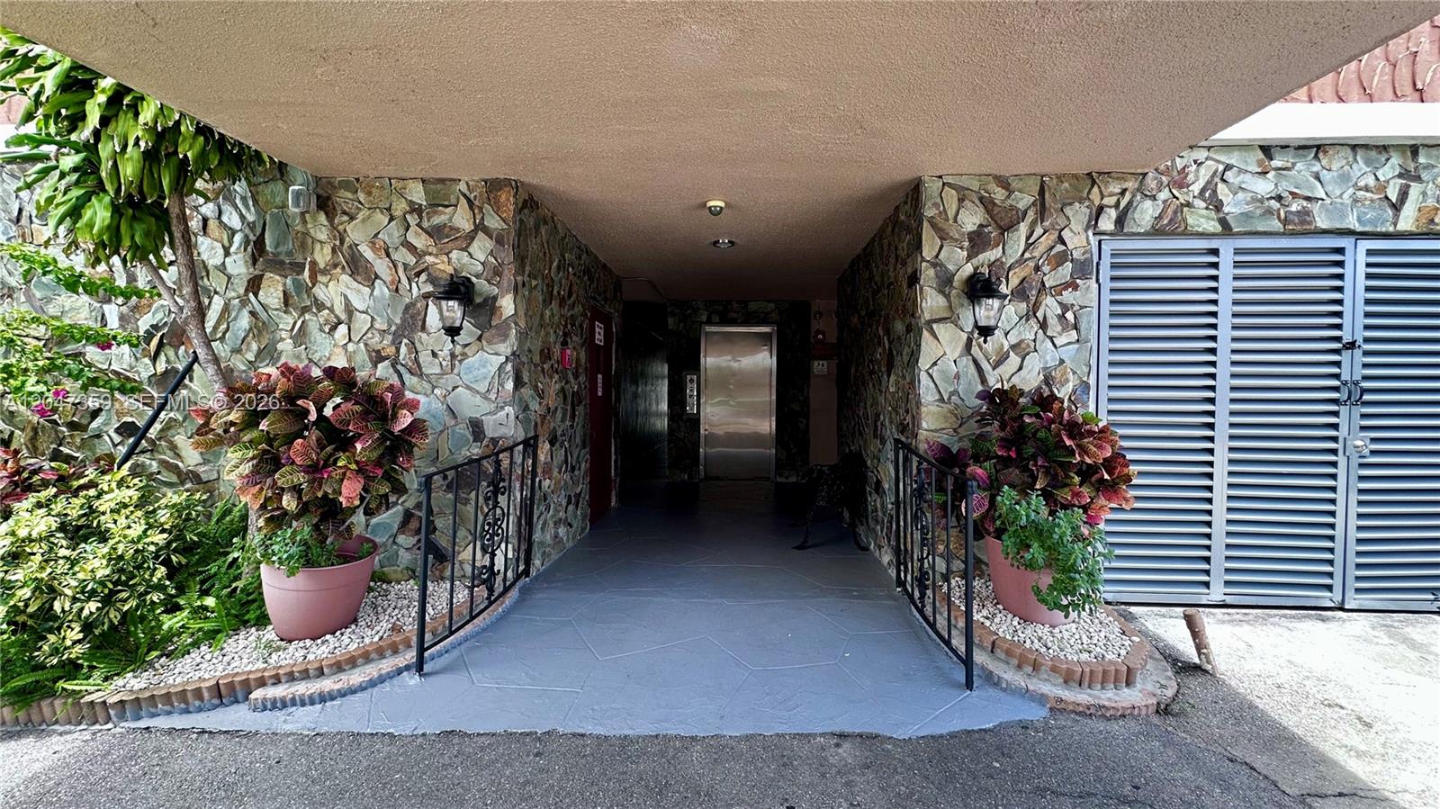 Photo of 301 14th Ave #703, Hallandale Beach, Florida, 33009 -