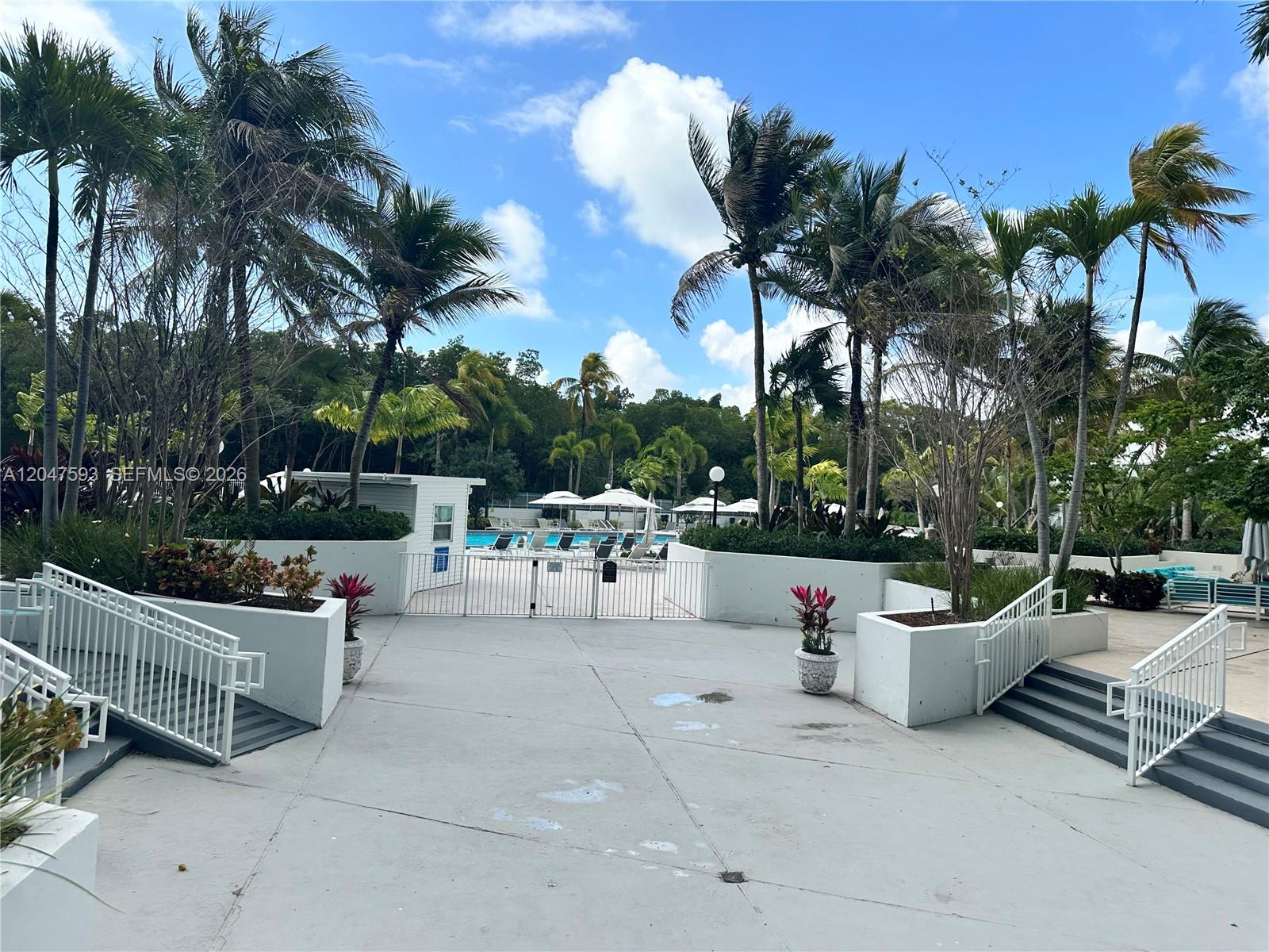See details 911 1 / 2 991 sq. ft. $ 2026-07-03 0 Photo