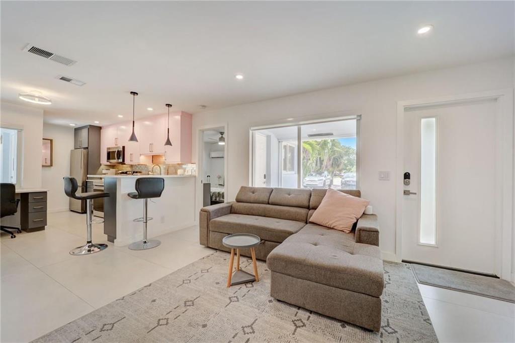 1-2  / 0 2215 sq. ft. $ 2026-07-24 0 foto