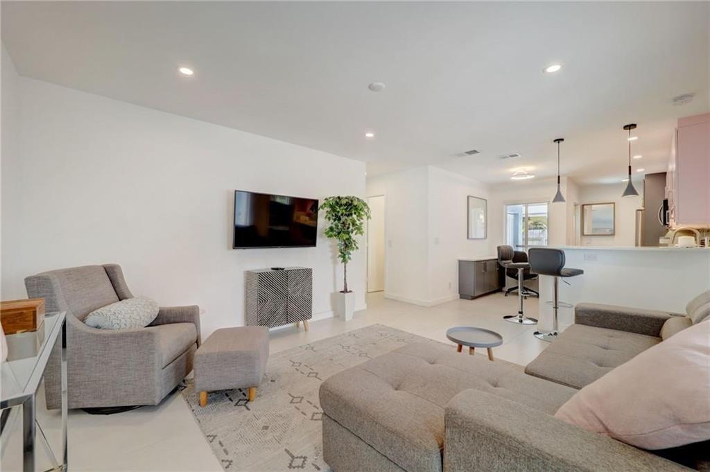 1-2  / 0 2215 sq. ft. $ 2026-07-24 0 foto